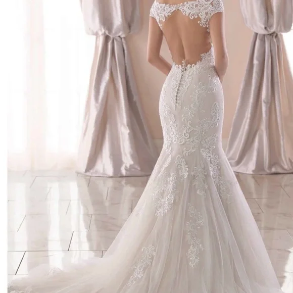 Stella York Ivory Lace Wedding Dress - Picture 2 of 3